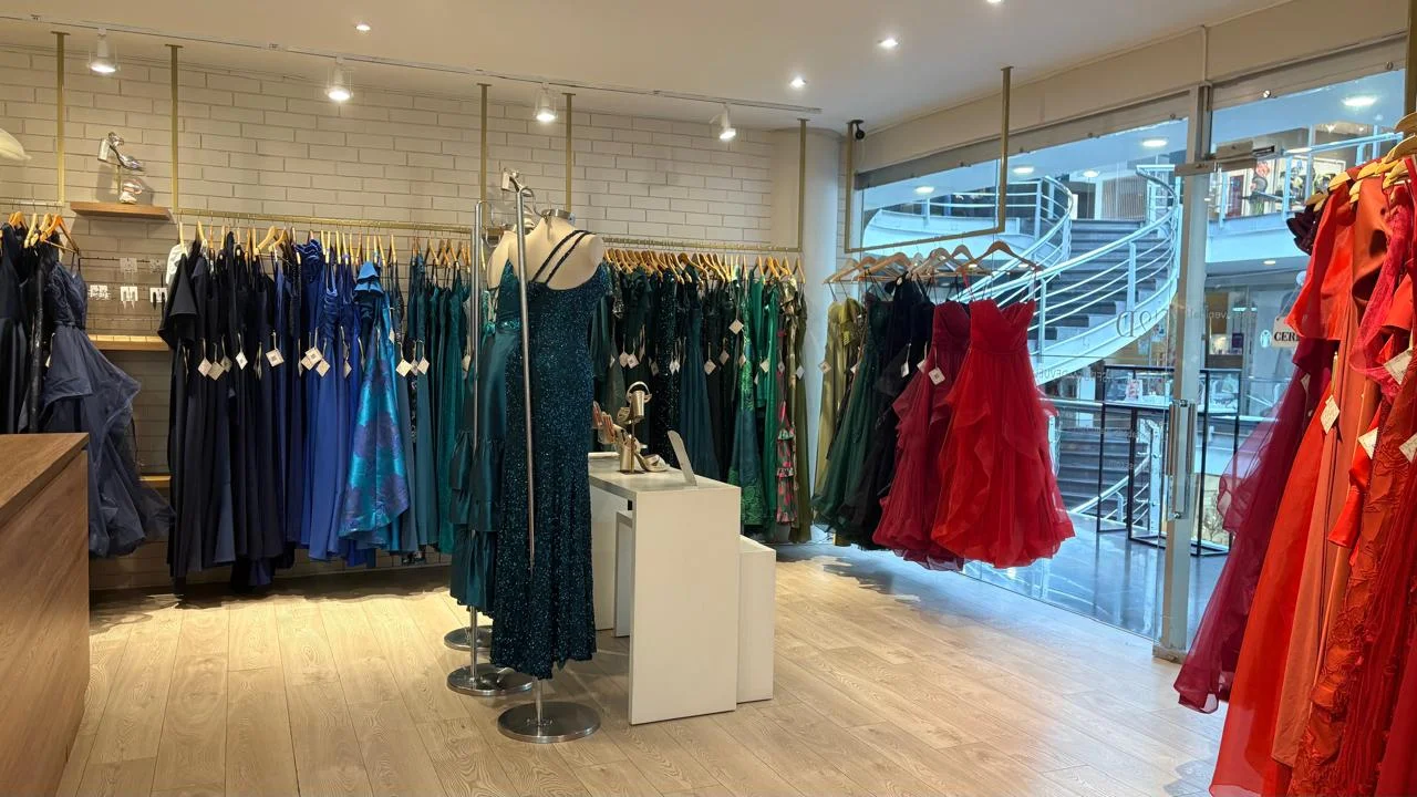 Interior del showroom Click2Dress en Bogotá