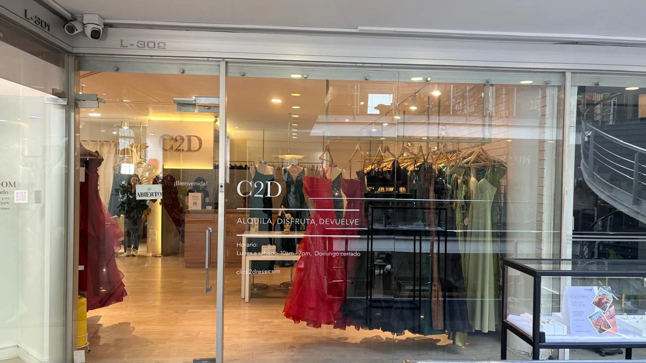 Fachada del showroom Click2Dress en CC Portobelo
